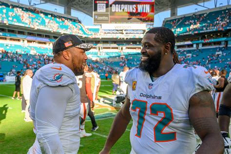 Dolphins clear major cap space by restructuring  Hill, Armstead contracts; RB Ahmed returning for 2023
